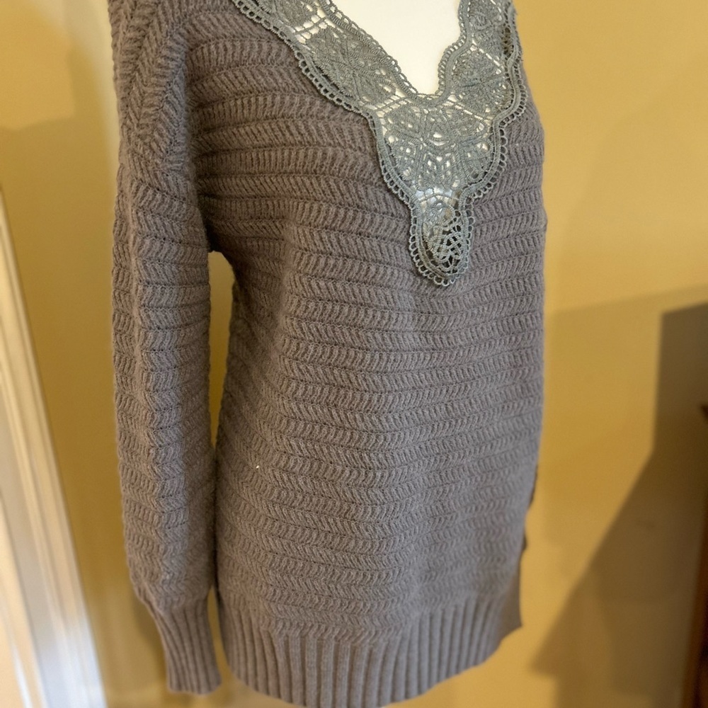 NWT Women’s Hand Woven Gray Sweater with Lace V-Neck - Picture 4 of 14